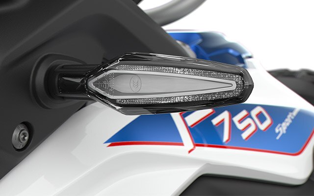 Widzimy charakterystyczne kierunkowskazy LED w F 750 GS.