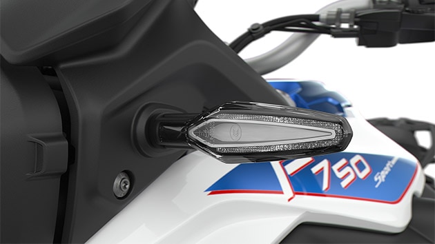 Widzimy charakterystyczne kierunkowskazy LED w F 750 GS.