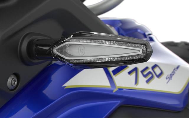 Widzimy charakterystyczne kierunkowskazy LED w F 750 GS.