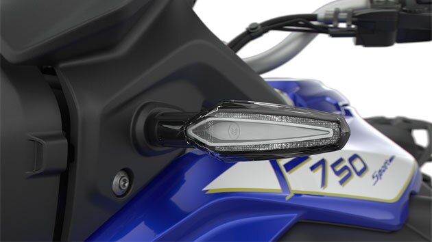 Widzimy charakterystyczne kierunkowskazy LED w F 750 GS.