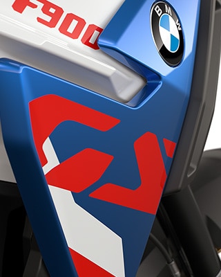 Charakterystyczne logo GS na F 900 GS od BMW Motorrad