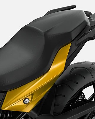 Na zdjęciu: kanapa F 900 XR.