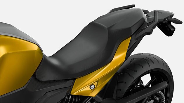 Na zdjęciu: kanapa F 900 XR.