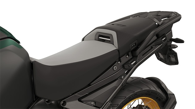 Komfortowe siedzenie kierowcy i komfortowe siedzenie pasażera z ogrzewaniem siedzeń