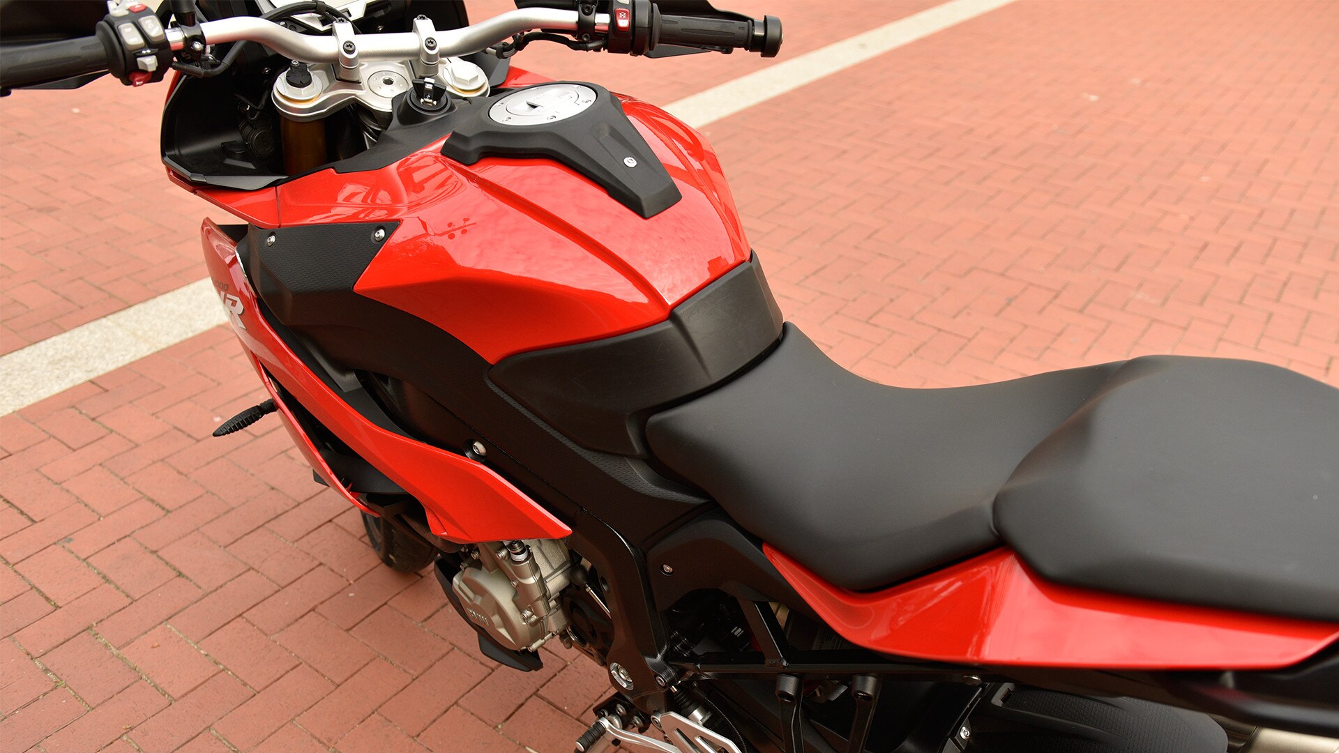 Ergonomicznie zaprojektowane siedzenie S 1000 XR