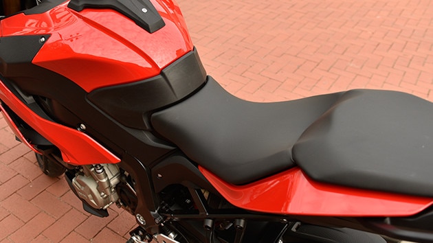 Ergonomicznie zaprojektowane siedzenie S 1000 XR