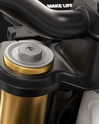 Zawieszenie upside-down o średnicy 43 mm w kolorze złotym w modelu F 450 R marki BMW Motorrad