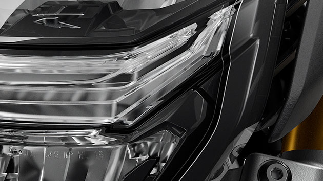 Tak wygląda reflektor przedni F 900 R z adaptacyjnym oświetleniem zakrętu.