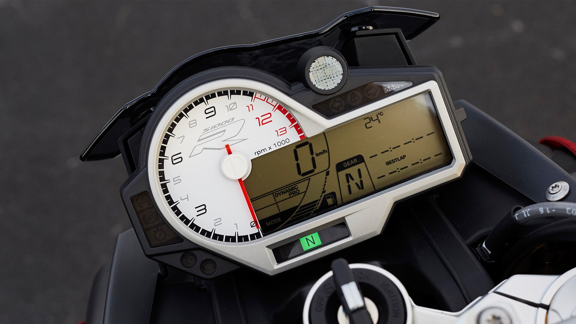 Wielofunkcyjna tablica przyrządów S 1000 R.