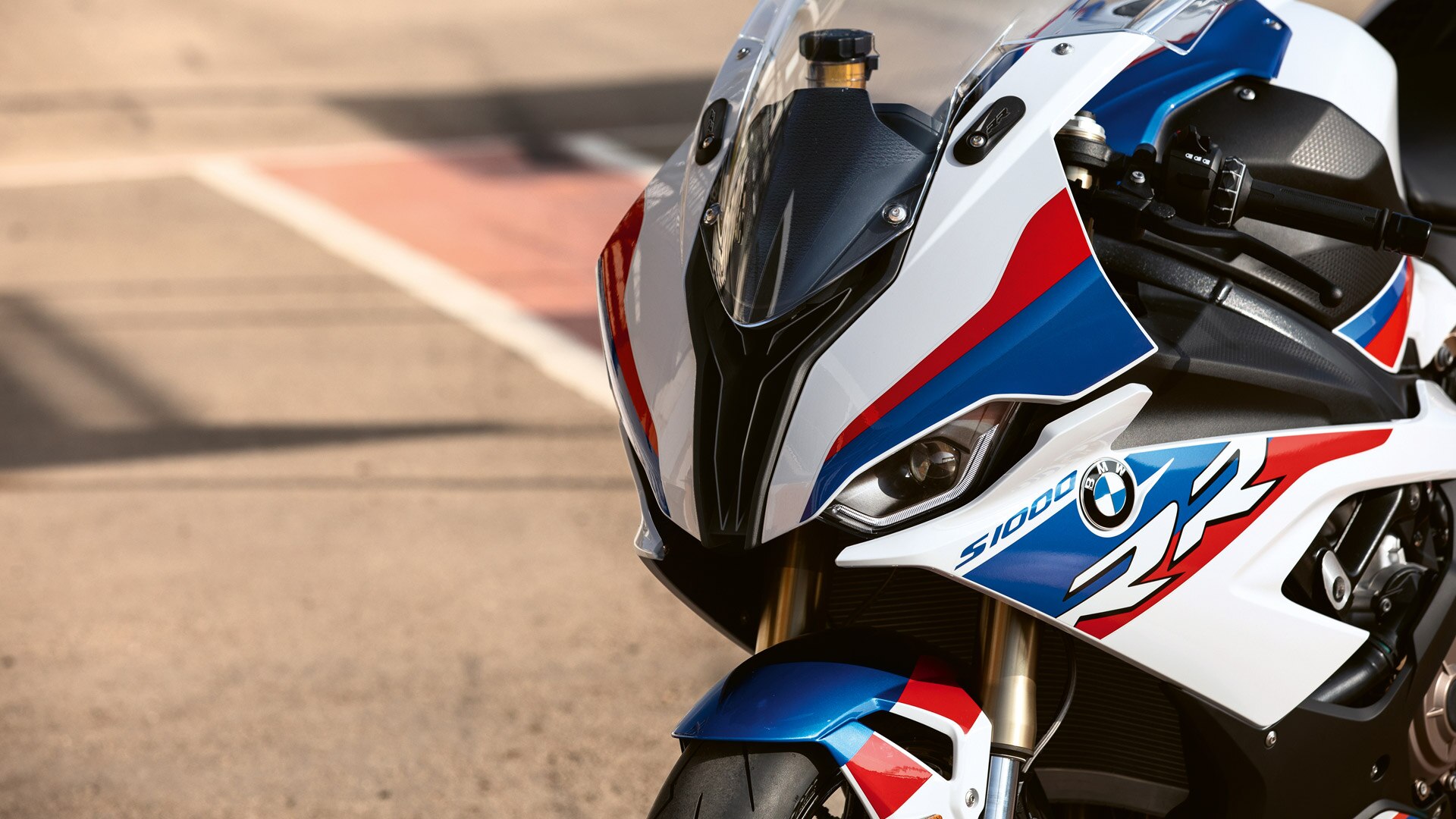 Szczegółowy widok reflektorów BMW RR