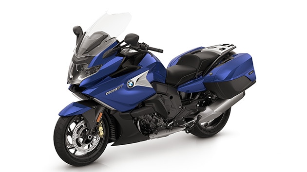 K 1600 GT w kolorach Lightwhite uni / Racingblue metallic / Racingred uni.