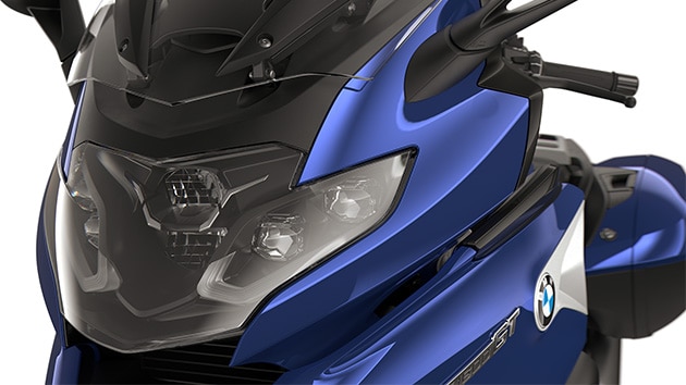 Zbliżenie na reflektory LED.