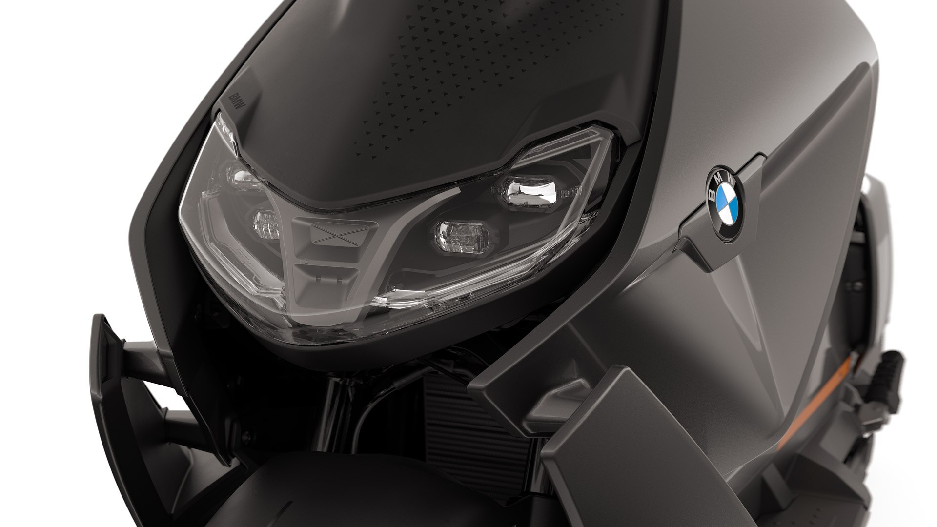 Przód BMW CE 04, zbliżenie na reflektory LED.